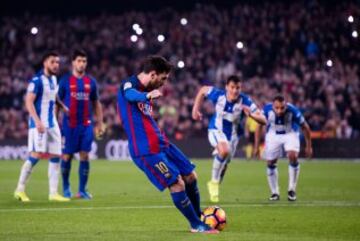 Messi marca el 2-1 de penalti. 