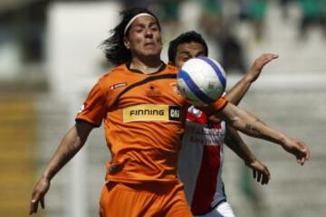 Hugo Droguett, con pasado en la U y Cobreloa, podría reforzar la zona izquierda de los azules.