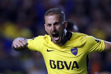 Buenos Aires, 19 NOVIEMBRE 2017, Argentina
SUPERLIGA ARGENTINA 2017
Boca Juniors vs Racing Club por la 9na fecha del Torneo en el Estadio La Bombonera.
Gol y festejos de  Dario Benedetto de Boca Juniors
Foto Gustavo Ortiz