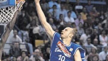 <b>VALIOSO. </b>El domingo, Carlos Jiménez fue el mejor estudiantil ante el Winterthur Barcelona.