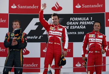 Alonso sal赤a quinto pero agarr車 el tercero en la primera vuelta pasando a Raikkonen y Hamilton. A Vettel le super車 por estrategia y a Rosberg, en la Curva 1. Remontada con Ferrari para lograr su segunda victoria en el GP de casa (sin contar Valencia, que fue GP de Europa) y pasear la bandera espa?ola en la vuelta de honor. Se trata del 迆ltimo triunfo de su carrera en la F1. Raikkonen (Lotus) y Massa (Ferrari) le acompa?aron en aquel caj車n.
