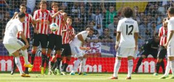 Lanzamiento de falta de Cristiano Ronaldo.