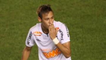 <b>BRILLANTE. </b>Neymar lanzó un beso tras marcar su primer gol.