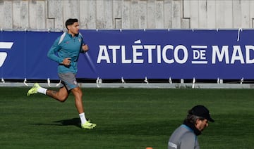 Nahuel Molina trota sobre el césped de Majadahonda.