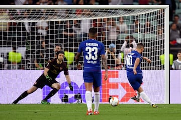 3-0. Eden hazard marcó el tercer gol de penalti.