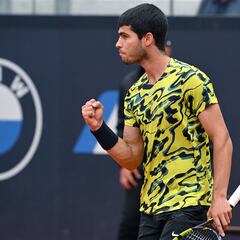 Alcaraz tira de músculo para recuperar el número uno