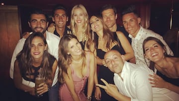 Xabi Alonso, Álvaro Arbeloa, Raúl Albiol, Callejón y Óscar Ribot con sus respectivas parejas en la fiesta de retirada del tolosarra.