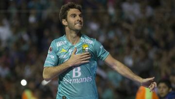 Mauro Boselli salva el trabajo de Torrente luego de marcar el gol con el que los esmeraldas igualaron a dos goles ante Santos.