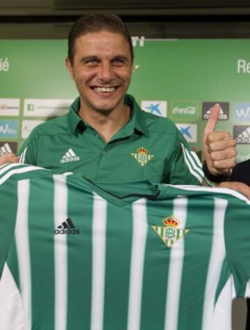 Impresionante presentación de Joaquín con el Betis