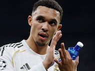 Real Madrid's English defender #12 Trent Alexander-Arnold is substituted during the UEFA Champions League last 16 first leg football match between Real Madrid CF and Manchester City at Santiago Bernabeu Stadium in Madrid on March 11, 2026. (Photo by Oscar DEL POZO / AFP)
