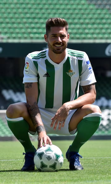 Fich車 por el Betis en 2017, donde visti車 de verdiblanco hasta 2020.