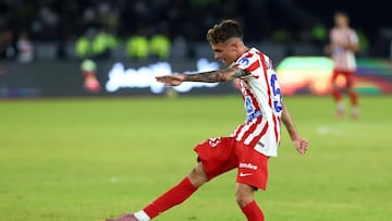 Jesús Barrios dispara a portería en el partido amistoso contra el Inter.