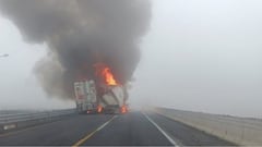 VIDEO | Tráileres chocan en autopista Puebla- Orizaba y se incendian