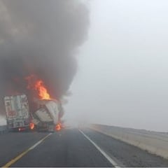 VIDEO | Tráileres chocan en autopista Puebla- Orizaba y se incendian