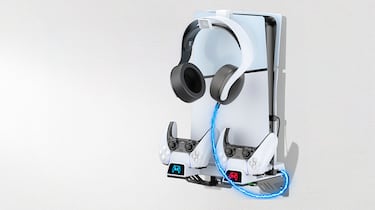 El soporte de pared para la PS5 con refrigeración y cargador de mandos