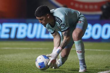 “Es difícil ser arquero y jugar de titular siendo joven... Se está valorando mucho a los chilenos”