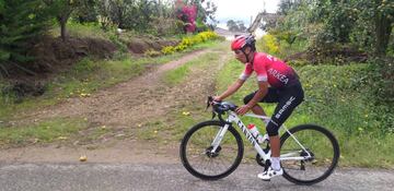 El ciclista colombiano del Arkéa - Samsic continúa preparando el reinicio de temporada y trabaja en las carreteras de Boyacá.