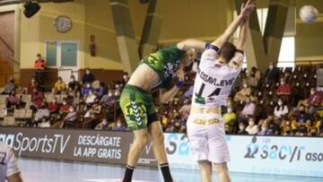 El Ademar paga la victoria con la lesión del lateral griego Boskos