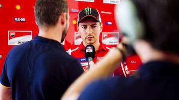 Jorge Lorenzo, piloto de Ducati, atendiendo a la prensa en Austin.