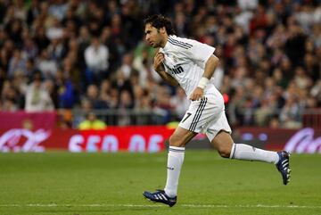 El hombre gol del Real Madrid a lo largo del año. Anotó 24 goles en la temporada 2001-2002.