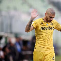 Fran Vélez, liderazgo para la zaga albinegra