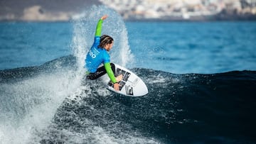 Juanjo Fernandez surfeando durante el Las Américas Tenerife Pro 2019.