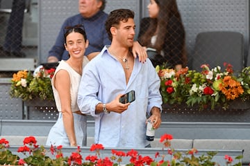 María Pedraza y Jason Fernández en el Mutua viendo la semifinal entre Taylor Fritz y Andrey Rublev. 