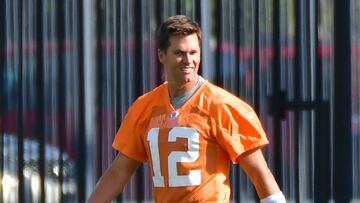 Tom Brady se sometió a una limpieza menor de la rodilla izquierda tras ganar su séptimo Super Bowl y primero con Tampa Bay; este martes entrenó en el minicamp.