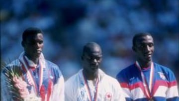 CAZADO. Ben Johnson, entre Carl Lewis y Linford Christie.