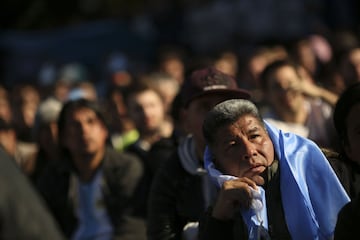 Los rostros de Messi, Maradona y la afición tras la derrota