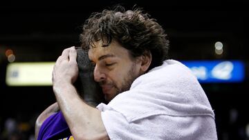 Los Angeles Lakers forward Pau Gasol (R) hugs teammate Kobe Bryant after the Lakers defeated the Utah Jazz following Game 4 of their NBA Western Conference semi-final playoff series in Salt Lake City, Utah, May 10, 2010.