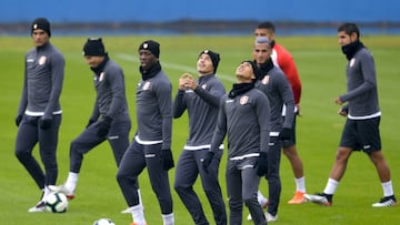Peru's players take part in a training session in Porto Alegre, Brazil on July 2, 2019, on the eve of a Copa America semifinal football match against Chile. (Photo by Raul ARBOLEDA / AFP)
