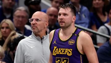 DALLAS, TEXAS - APRIL 09: Head coach Jason Kidd of the Dallas Mavericks and Luka Doncic #77 of the Los Angeles Lakers look on during the third quarter at American Airlines Center on April 09, 2025 in Dallas, Texas. NOTE TO USER: User expressly acknowledges and agrees that, by downloading and or using this photograph, user is consenting to the terms and conditions of the Getty Images License Agreement. Sam Hodde/Getty Images/AFP (Photo by Sam Hodde / GETTY IMAGES NORTH AMERICA / Getty Images via AFP)