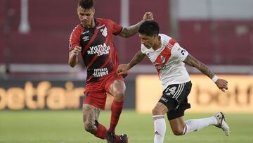 Soccer Football - Copa Libertadores - Round of 16 - Second Leg - River Plate v Athletico Paranaense - Estadio Libertadores de America, Buenos Aires, Argentina - December 1, 2020 Athletico Paranaense&#039;s Richard in action with River Plate&#039;s Enzo Perez Pool via REUTERS/Juan Mabromata