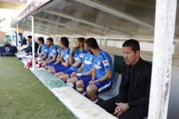 Simeone en el banquillo. 