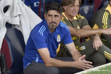 Claudio Arzeno, central del Racing en el último ascenso a Primera, es ahora entrenador ayudante en el Oviedo.