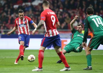 Koke tampoco olvidar芍 su primer gol en el Wanda Metropolitano. El centrocampista lo marc車 en octavos de final ida de Europa League. El partido se jug車 el 8 de marzo de 2018 y el equipo madrile?o gan車 3-0 al Lokomotiv. Sa迆l, Diego Costa y Koke hicieron los goles del Atl谷tico. El del madrile?o fue en el minuto 89 de partido. Su primer gol en el nuevo estadio se hizo esperar. Antes hab赤a marcado goles en ese ejercicio, pero en LaLiga todos sus tantos fueron fuera de casa: dos ante Las Palmas, uno al Sevilla y otro al Getafe. Tras el tanto al Lokomotiv volvi車 a marcar en el Metropolitano, tambi谷n en Europa League, esta vez frente al Sporting de Portugal.