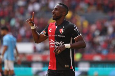 Will Julián Quiñones play for Colombia or Mexico?