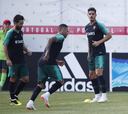 Cristiano, con el grupo; Guerreiro y Martins, al margen