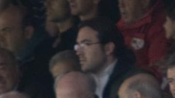 <b>EL COMPRADOR. </b>Martín Presa, en el círculo, durante el partido Rayo-Las Palmas.