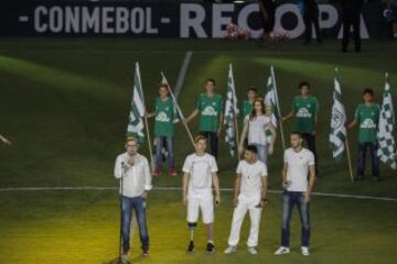 Los aficionados del equipo y las autoridades de la ciudad brasileña recibieron con emotivos homenajes a los jugadores colombianos antes del primer partido de la Recopa Sudamericana.