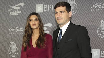 Tras el éxito de su vestido en los Gloden Foot, la periodista es polémica por unos caros zapatos de tacón.