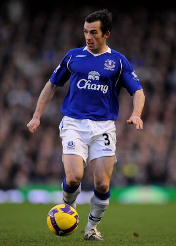 Tras su paso por el Everton, Landon Donovan tuvo la oportunidad de jugar con el futbolista inglés Leighton Baines, con quien compartió 22 partidos y en seis de ellos aparecieron en el once inicial.