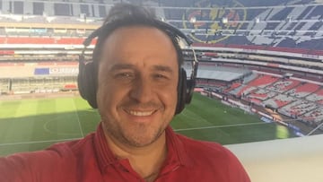 El periodista de Televisa negó las acusaciones por parte de los futbolistas de 'La Máquina'. Reiteró su versión de los hechos sobre la actualidad de Pedro Caixinha.