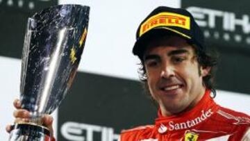 PODIO EN ABU DHABI. El piloto español firmó una gran carrera en Yas Marina, el lugar en el que perdió el título mundial en 2010.