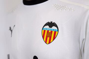 As¨ª son las nuevas equipaciones del Valencia para la 20-21
