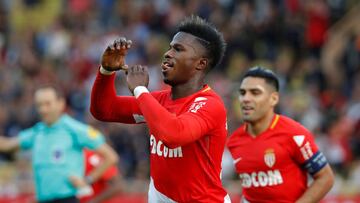 Soccer Football - Ligue 1 - AS Monaco vs Stade Malherbe Caen - Stade Louis II, Monaco - October 21, 2017   Monaco&#039;s Keita Balde Diao celebrates scoring their first goal with Radamel Falcao    REUTERS/Eric Gaillard