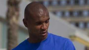 Abidal envía una carta de agradecimiento desde casa