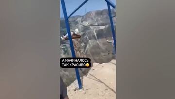 Se columpian al borde de un precipicio y ocurre lo que todos temían