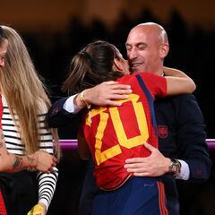Video: The controversial moment Rubiales kissed Spain star Jenni Hermoso